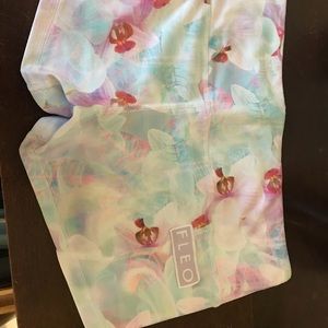 Orchid FLEO shorts - size large